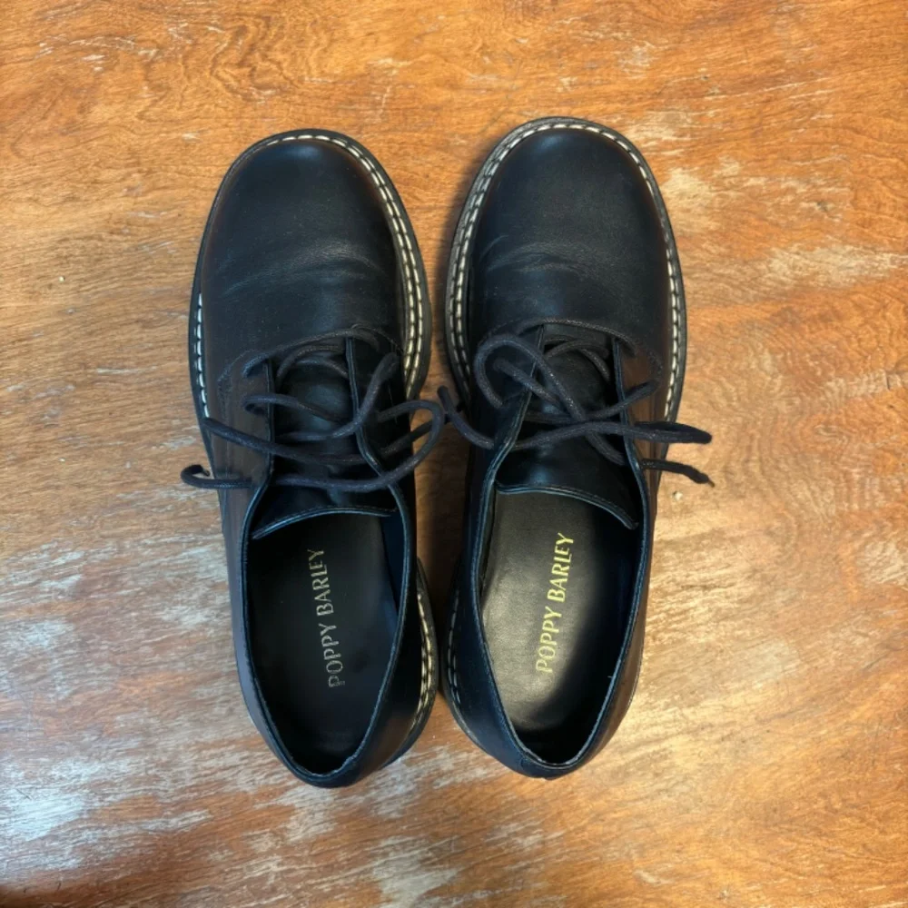 Poppy Barley Black Leather Lace-Up Lug Sole Flats - Picture 3 of 12